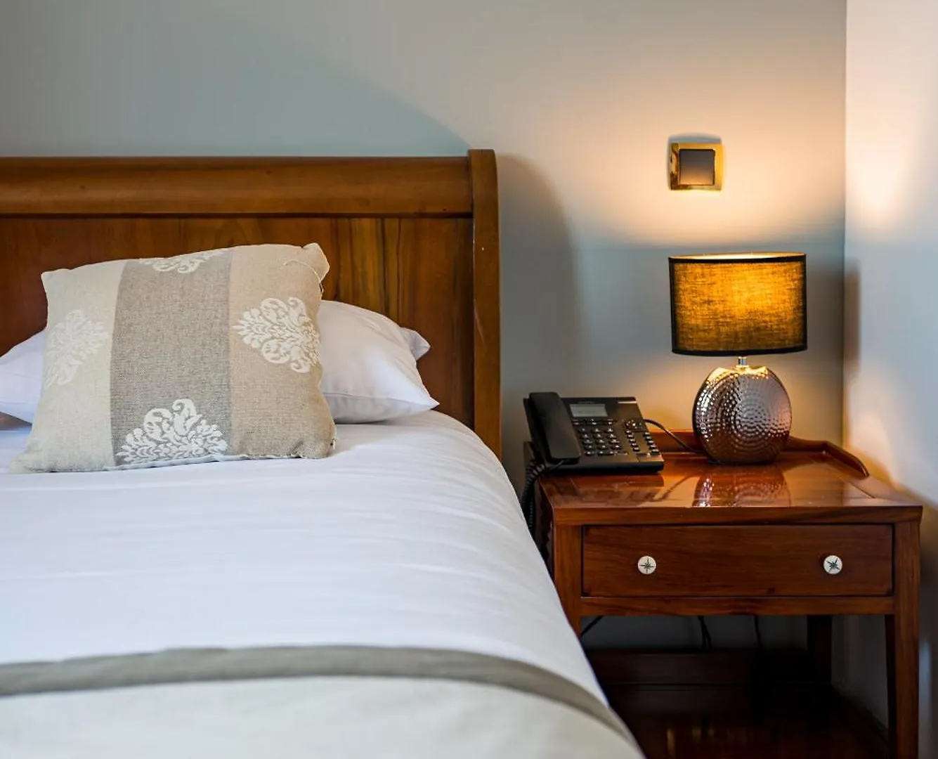 Hotel Le Place Neuve Brullioles