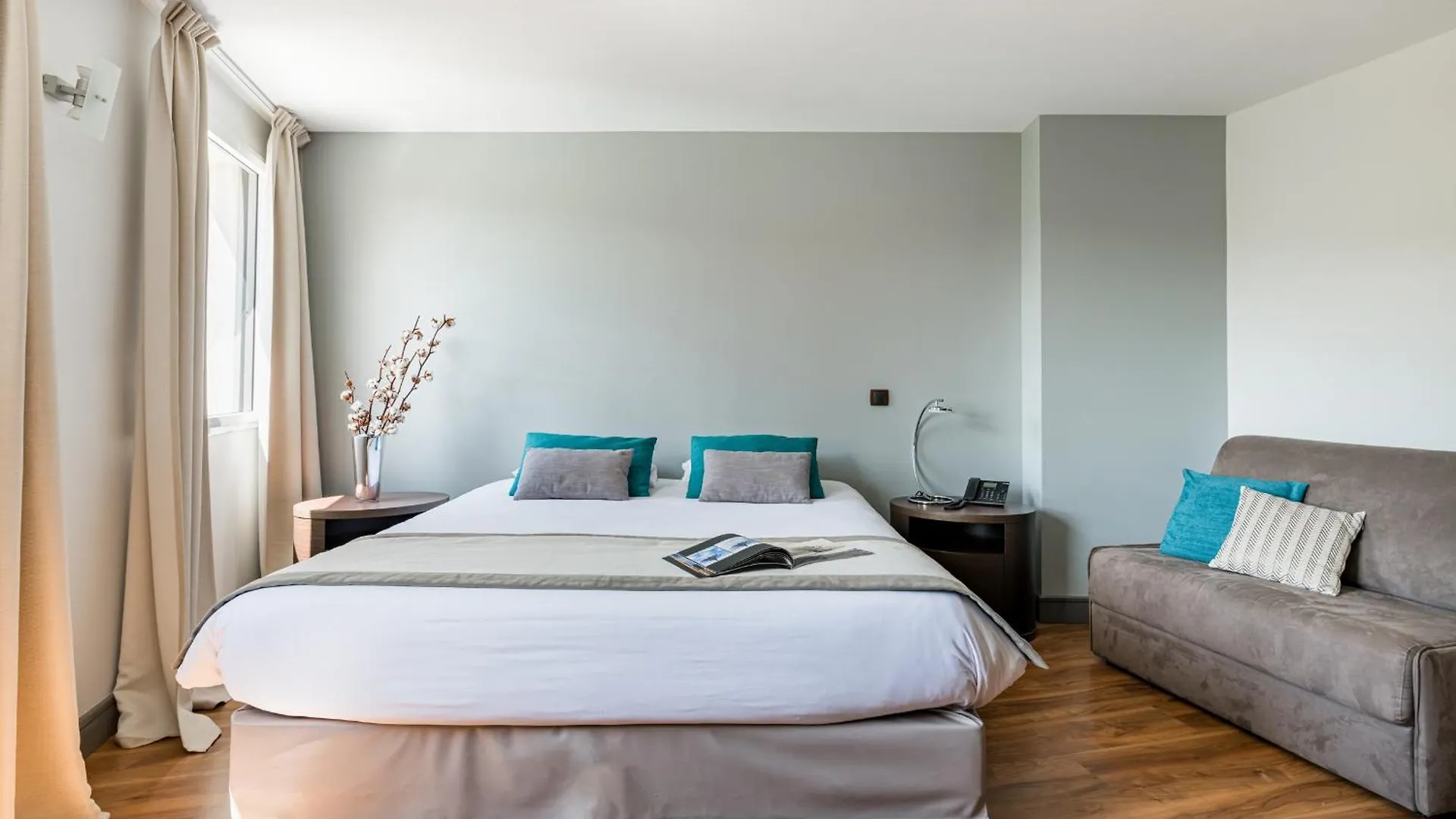 Le Place Neuve Brullioles Hotel